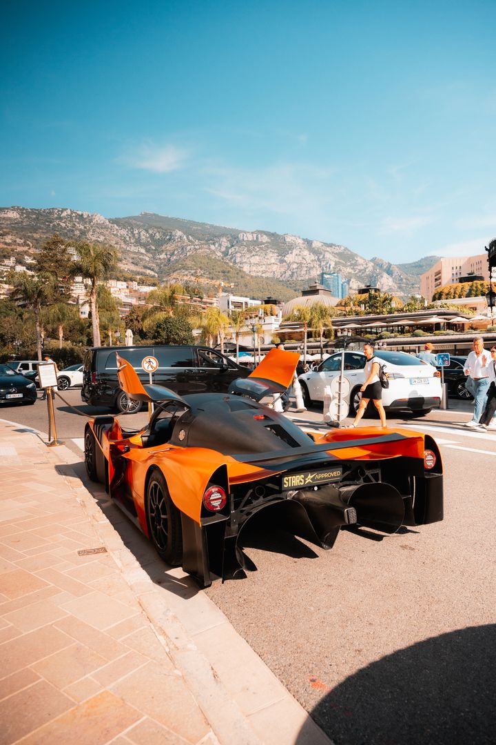 The Adamastor Furia. Place du Casino, with the mountains behind.